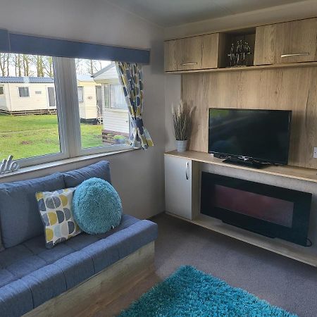 Апартаменты Blackmoor Farm - Caravan 6 Ludchurch Экстерьер фото
